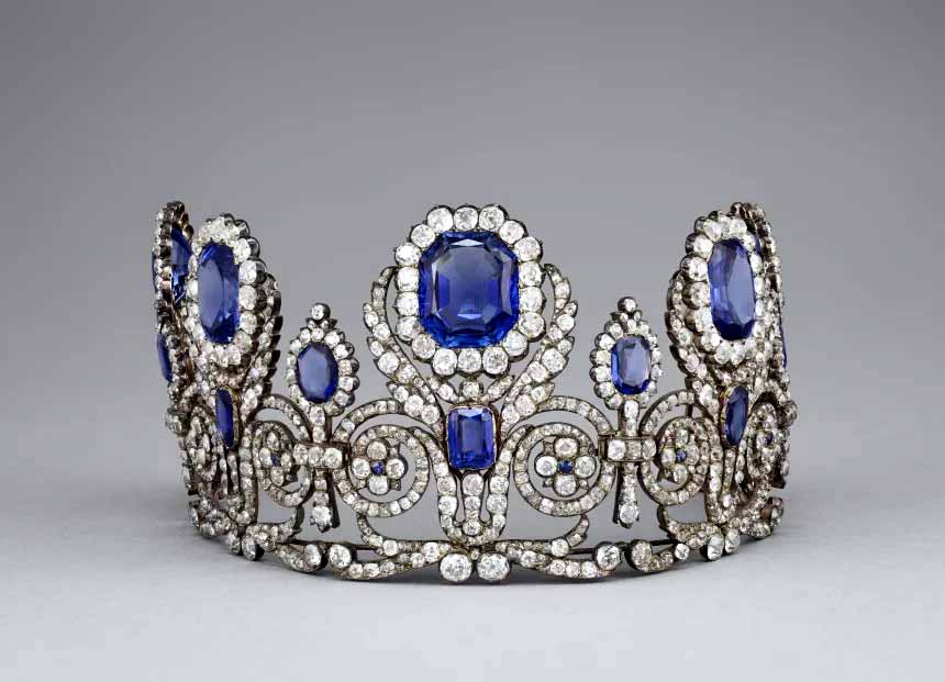 Corona sustraída en el robo del Museo del Louvre